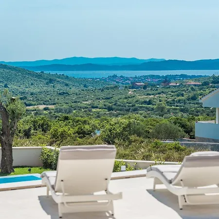 Four Seasons Villa Debeljak