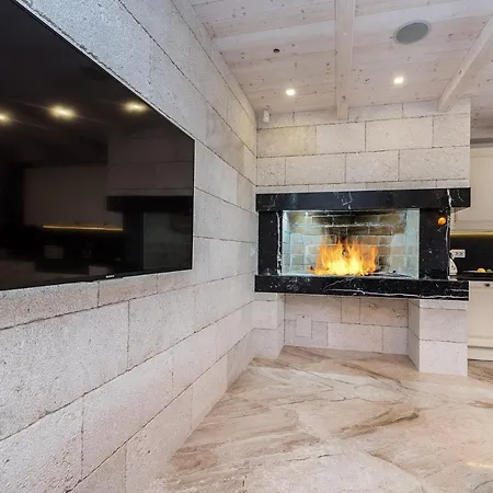 Four Seasons Villa *