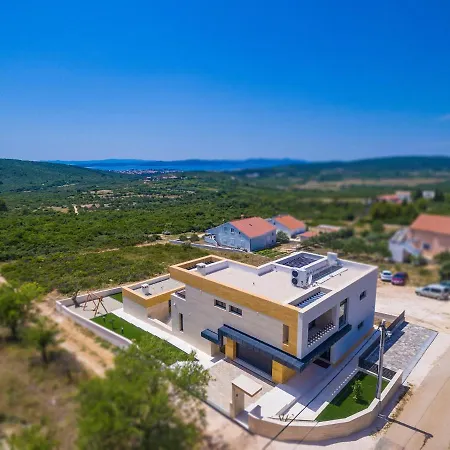 Four Seasons Villa *